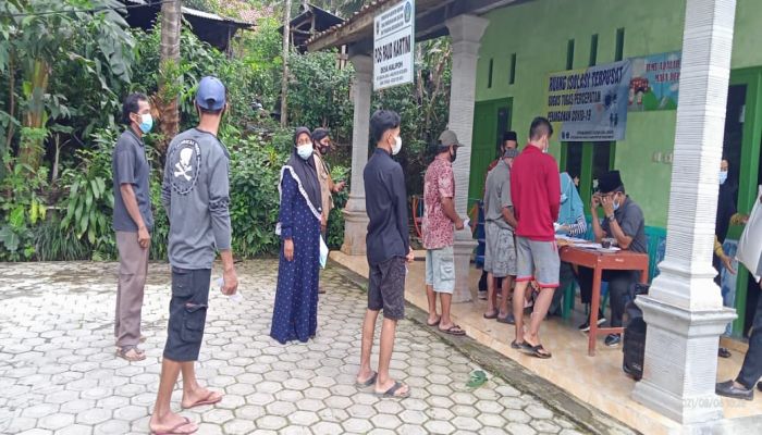 Penyaluran Bantuan Beras PPKM Bagi KPM PKH dan BST Desa Kalipoh 02