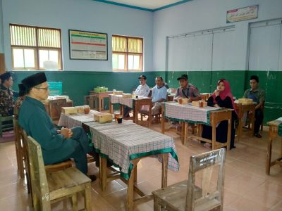 Ikrar Wakaf untuk Mushola dan Tempat Pendidikan di Desa Kalipoh